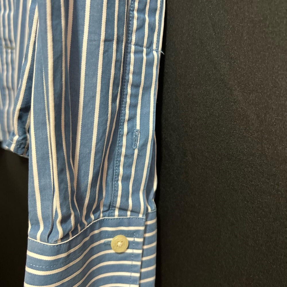 Abercrombie & Fitch muscle button down striped shirt. - Picture 4 of 12